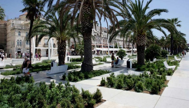 Split Waterfront by 3LHD